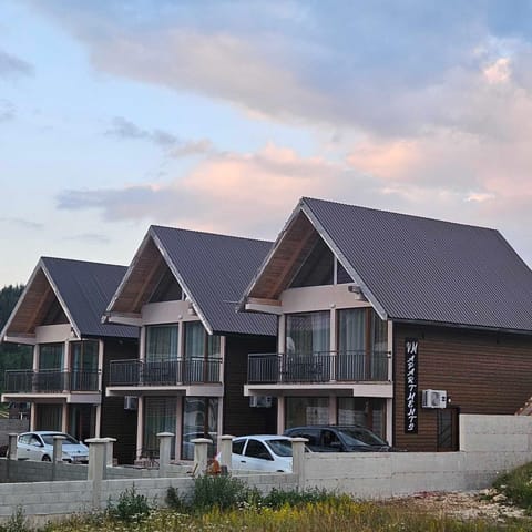 Property building, Day, Neighbourhood, Street view, Parking