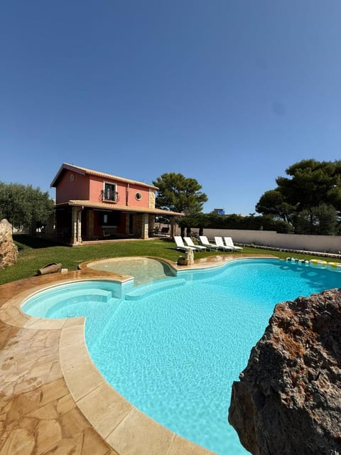 Property building, Day, Garden, Garden view, Pool view, Swimming pool, sunbed
