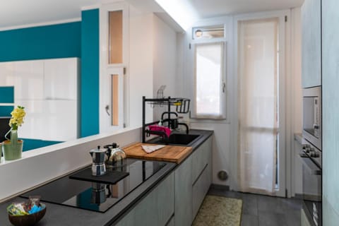 Bed, Kitchen or kitchenette, Bedroom, minibar, oven, stove, air conditioner