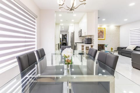 Seating area, Dining area