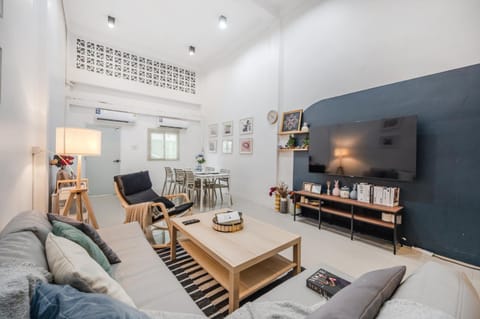 Communal lounge/ TV room, TV and multimedia, Living room, Seating area
