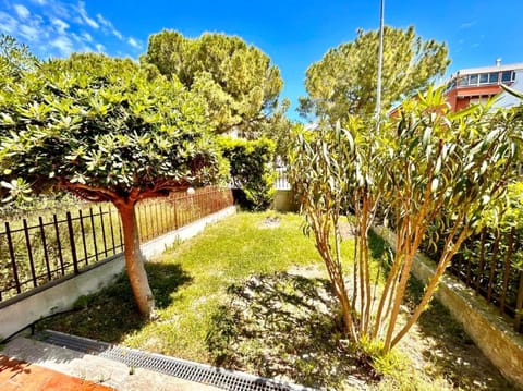 Bilo Chiara con giardino ed aria condizionata a Numana Apartment in Numana