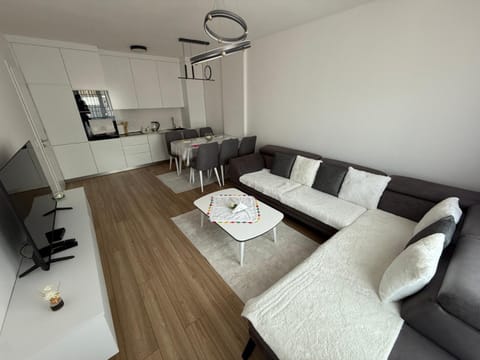 TV and multimedia, Kitchen or kitchenette, Living room, Seating area, Dining area
