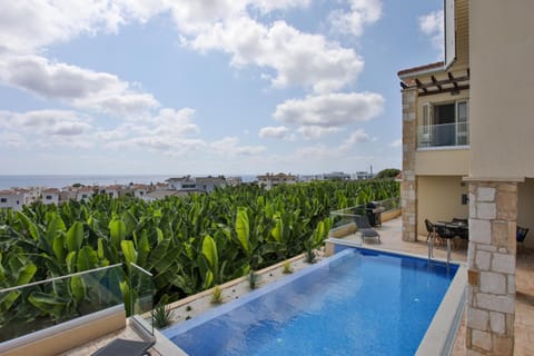 Day, View (from property/room), Balcony/Terrace, Pool view, Sea view, Swimming pool, sunbed