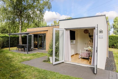 Property building, Patio, Garden