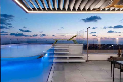 Natural landscape, View (from property/room), Balcony/Terrace, Pool view, Sea view, Swimming pool, sunbed
