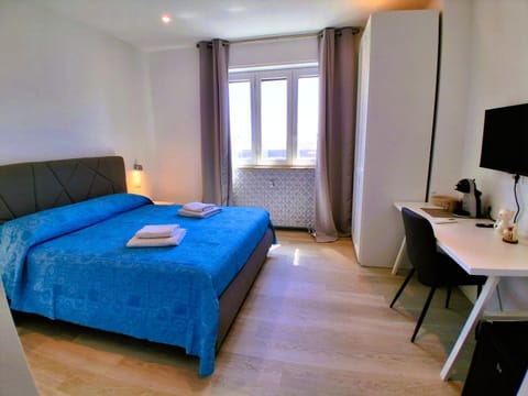TV and multimedia, Photo of the whole room, Bedroom, towels