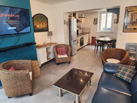 Communal lounge/ TV room, Living room, Lounge or bar, Seating area