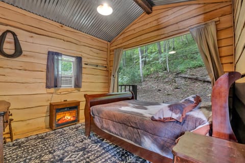 Bed, Natural landscape, Photo of the whole room, Bedroom
