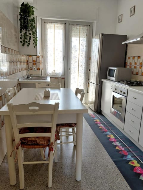 Kitchen or kitchenette, oven, stove