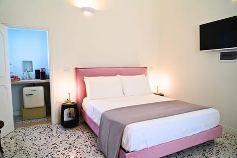 Bed, TV and multimedia, Photo of the whole room, Evening entertainment, Bedroom, minibar