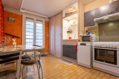 Property building, Kitchen or kitchenette, Living room