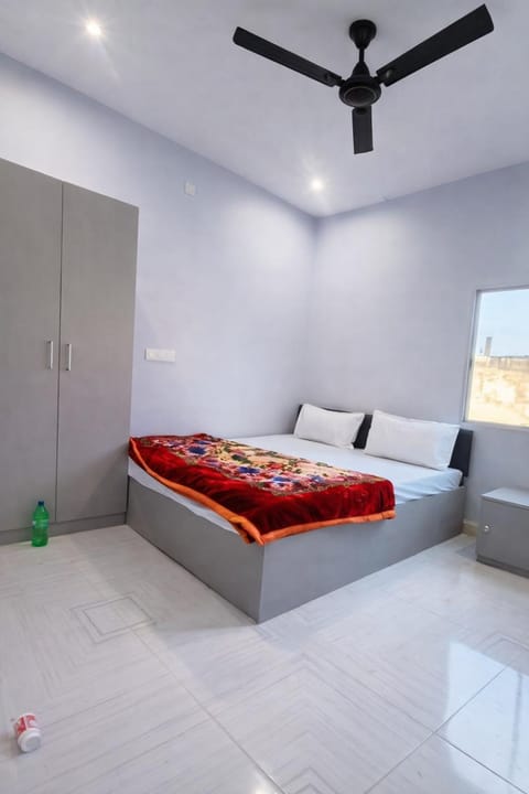 Bed, Photo of the whole room, Bedroom, fireplace