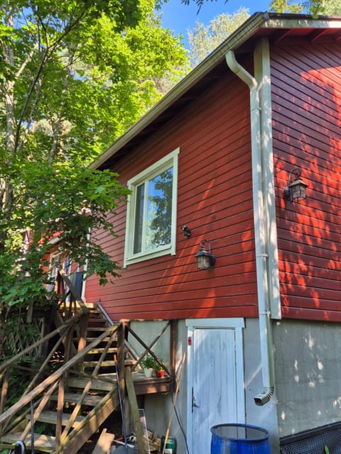 Property building, Day