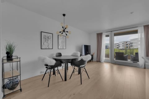 View (from property/room), Dining area, Garden view