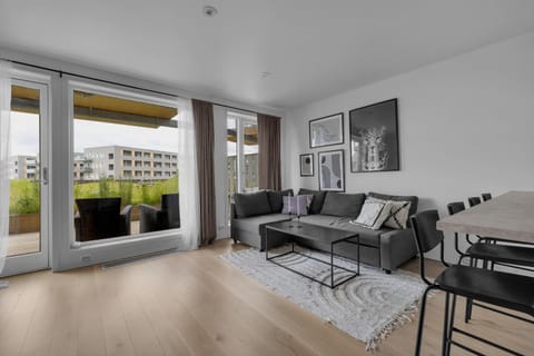 Patio, View (from property/room), Living room, Seating area, Garden view