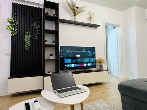 Communal lounge/ TV room, TV and multimedia, Living room, Seating area, Evening entertainment