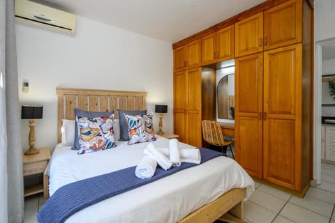 Bedroom, wardrobe, air conditioner