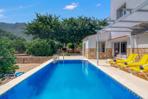 Day, Natural landscape, Mountain view, Swimming pool, sunbed