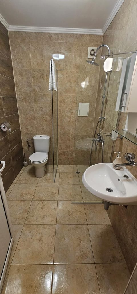 Shower, Toilet, Bathroom