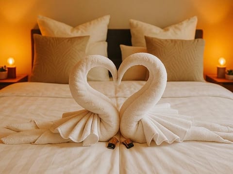 Bed, Photo of the whole room, Bedroom, towels