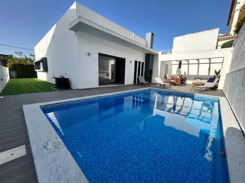 Swimming pool, sunbed