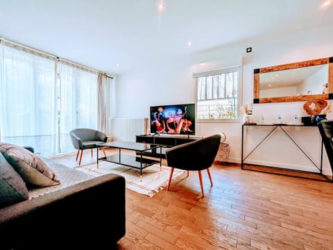 TV and multimedia, Living room, Seating area