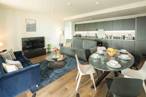 TV and multimedia, Living room, Dining area, Drinks