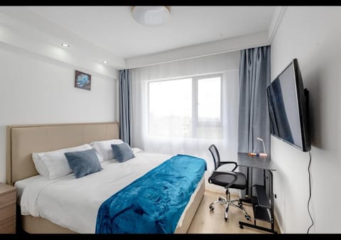 Bed, TV and multimedia, Photo of the whole room, Bedroom