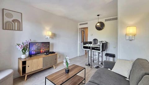 LX153 clim balcon & piscine - 2mn des plages Apartment in Cannes