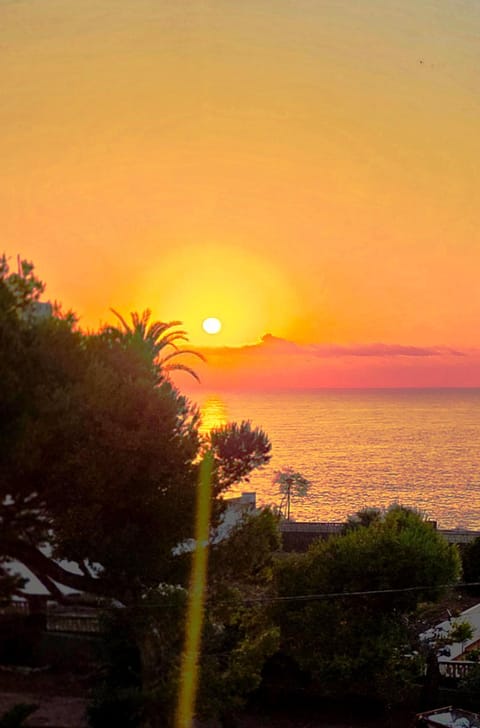 Nearby landmark, Sea view, Sunrise