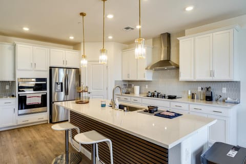 4 Mi to San Joaquin River Manteca Home with Patio! House in Manteca