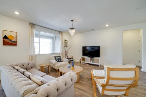 4 Mi to San Joaquin River Manteca Home with Patio! House in Manteca