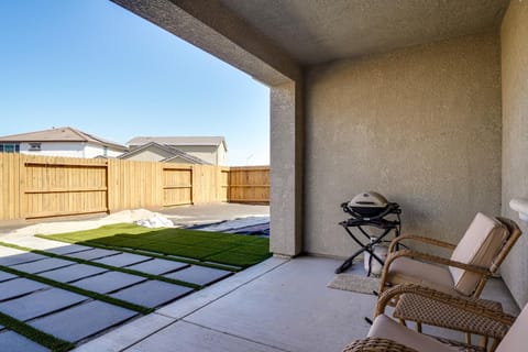 4 Mi to San Joaquin River Manteca Home with Patio! House in Manteca