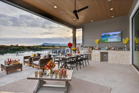 Sunset Oaks I with Concierge Services House in Kingsland