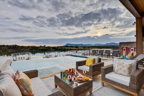 Sunset Oaks I with Concierge Services House in Kingsland