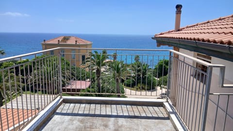 Natural landscape, Balcony/Terrace, Sea view