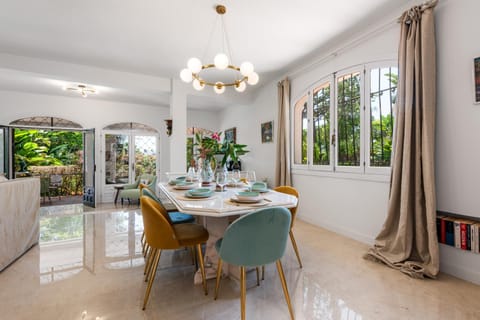 Villa Sophora, Luxury Getaway in Prime Location near Puerto Banus with heated pool Villa in Marbella