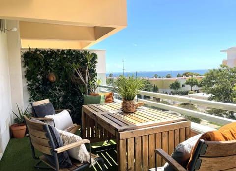 Patio, Day, Natural landscape, View (from property/room), Balcony/Terrace, Seating area, Dining area, Sea view