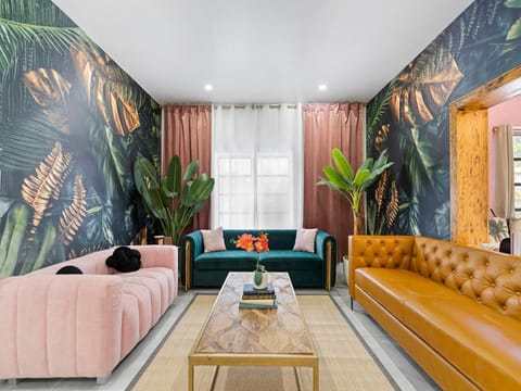 Villa mi Amor Walkable Pool & Games Villa in Coral Gables