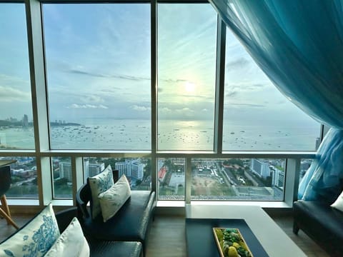 View (from property/room), Balcony/Terrace, Living room
