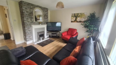 TV and multimedia, Living room, Seating area