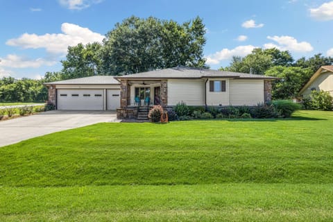 Bogey Abode-ON Golf Course- Half mi to Bike Trail House in Bella Vista