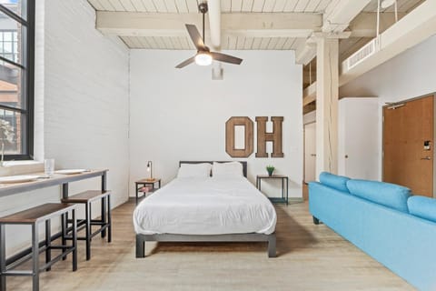 Studio at Superior l Downtown l Parking l Café Apartment in Cleveland Heights