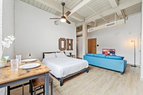 Studio at Superior l Downtown l Parking l Café Apartment in Cleveland Heights