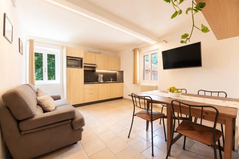 TV and multimedia, Kitchen or kitchenette, Living room, Dining area