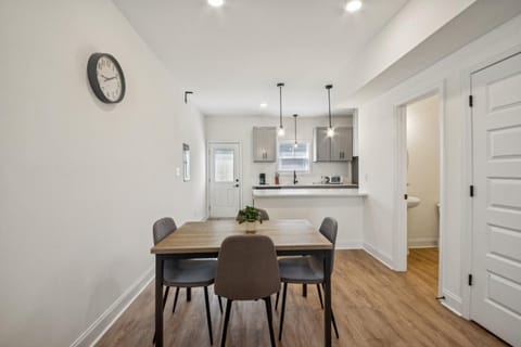 Arte Luxury townhomes F6 I Comfy 2 Bed 25 Bath Apartment in Clarksville