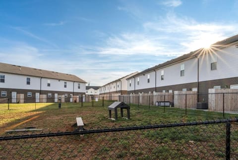 Arte Luxury townhomes K3 I Comfy 2 Bed 25 Bath Apartment in Clarksville