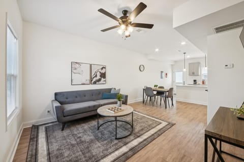 Arte Luxury townhomes K3 I Comfy 2 Bed 25 Bath Apartment in Clarksville