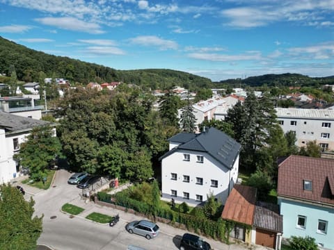 Property building, Day, Neighbourhood, Natural landscape, Bird's eye view, City view, Mountain view, Street view, Location, Parking